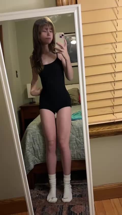 teensybella mirror selfie