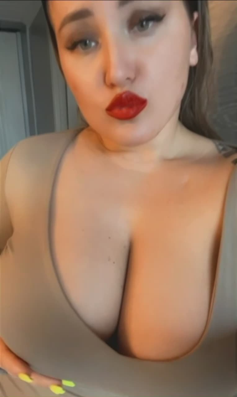 Video by HOESEntertainment with the username @HOESedition,  April 7, 2021 at 2:40 PM. The post is about the topic Amateurs and the text says 'tribute will be nice , comments and inbox daddy for treat'