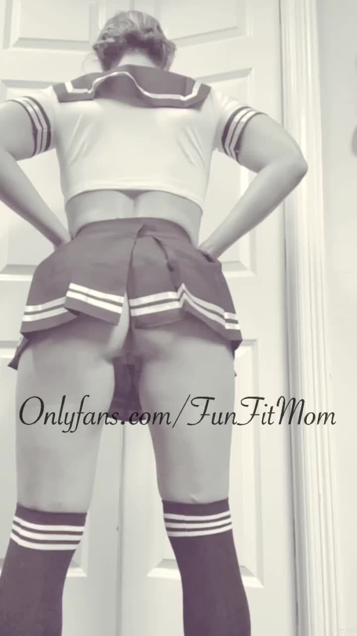 Video by Sharingmyhotwifetx with the username @Sharingmyhotwifetx, posted on January 27, 2022. The post is about the topic MILF and the text says 'Cum enjoy my birthday weekend with me and  save 40% 😘 #hotwife #sharedwife #birthdaygirl'