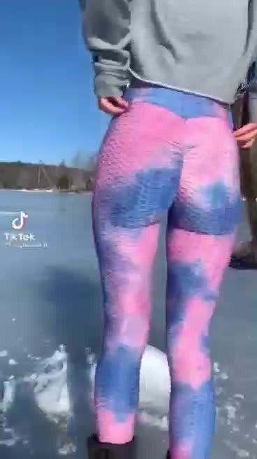 Video by ollistim with the username @ollistim,  July 2, 2021 at 2:34 PM. The post is about the topic Love Her In Leggings and the text says 'received_892115238300669'