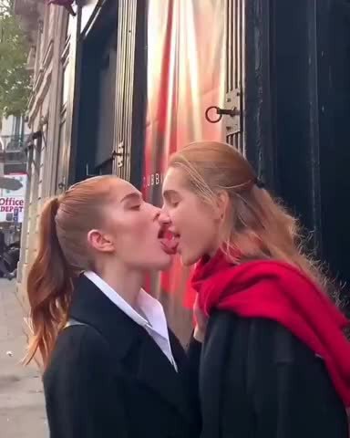 Video by tetakovajivotnonema with the username @tetakovajivotnonema,  January 17, 2023 at 2:31 PM. The post is about the topic Girls Kissing Girls