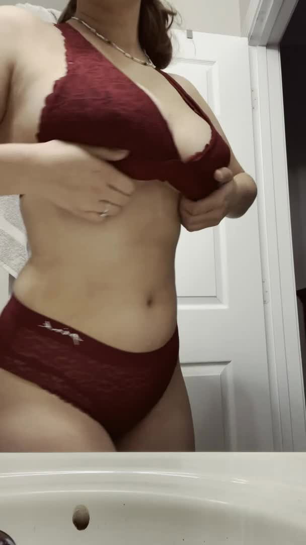 Video by Hottestbustybabes with the username @Hottestbustybabes,  August 18, 2021 at 7:23 PM. The post is about the topic Titty Drop and the text says 'Titty'