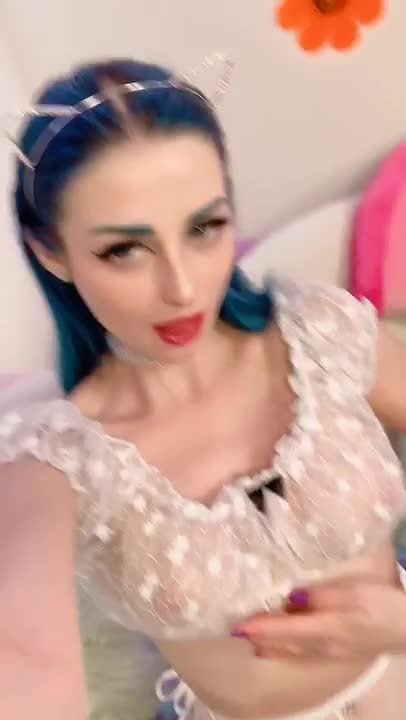 Video by BeautyLovers with the username @BeautyLovers,  September 7, 2021 at 11:15 PM. The post is about the topic Girls with Neon Hair and the text says 'Jewelz blu #iaminlove'