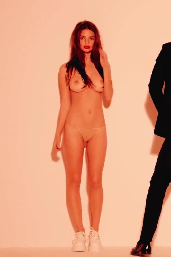 Watch the Video by BeautyLovers with the username @BeautyLovers, posted on September 22, 2023. The post is about the topic Nude Celebrity. and the text says 'Emily Ratajkowski - Blurred Lines ❤️ #iaminlove'