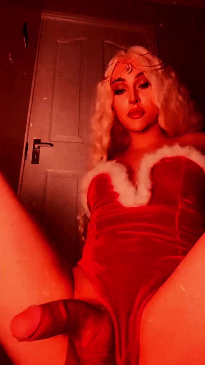 Video by BeautyLovers with the username @BeautyLovers,  December 18, 2023 at 4:55 PM. The post is about the topic Trans and the text says 'XXXmas Ding Dong 🎁 #iaminlove'