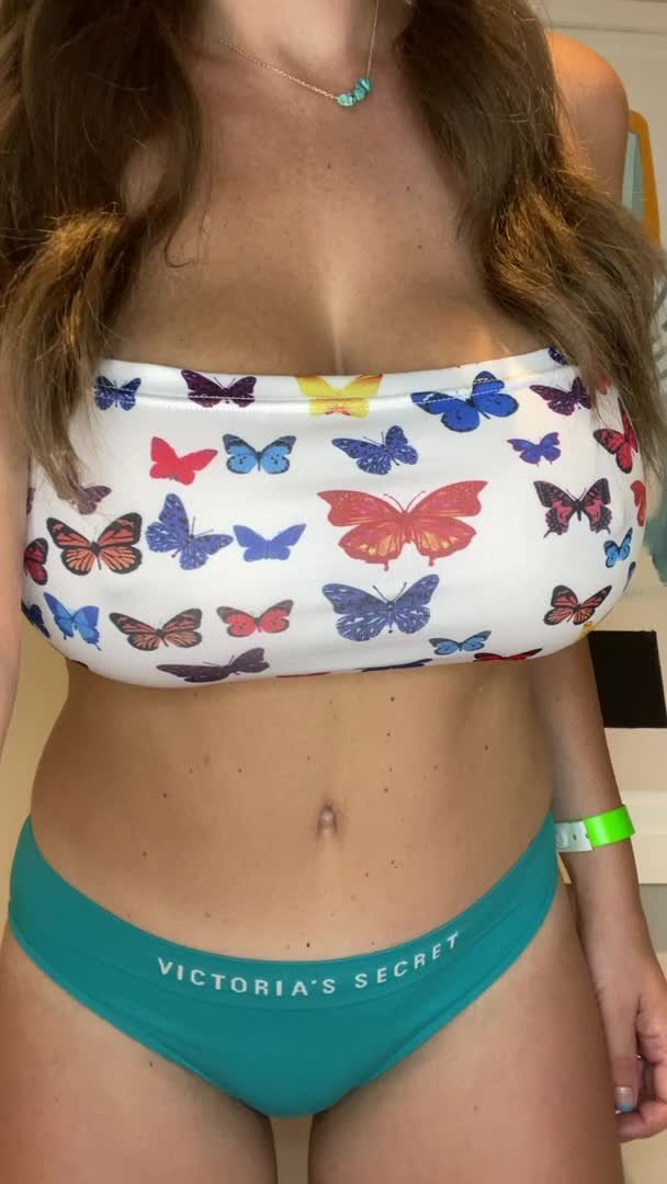 Shared Video by Nevaehxoxo with the username @Nevaehxoxo,  May 18, 2024 at 5:56 PM. The post is about the topic Best tits and body