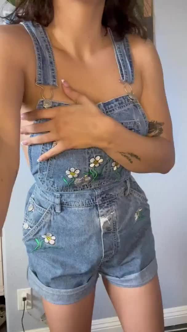 Video by BADCAT001 with the username @BADCAT001,  June 1, 2022 at 8:29 AM. The post is about the topic Indian Sexy Women and the text says 'Young Indian girl'