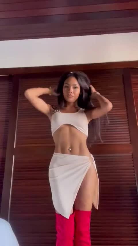 Shared Video by maturoperverso with the username @maturoperverso,  March 27, 2024 at 6:00 PM. The post is about the topic Sexy Shemale and the text says 'Yes'