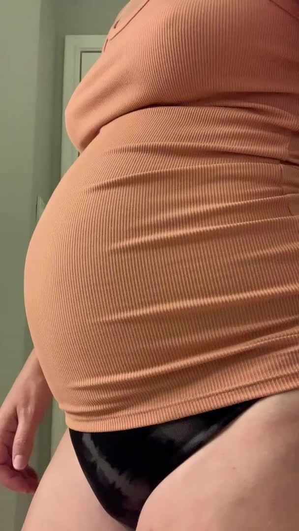 Video by Schnullixxl with the username @Schnullixxl,  April 28, 2023 at 3:15 AM. The post is about the topic Pregnant
