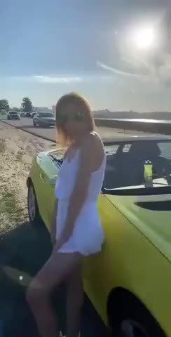 she dildos her ass on the side of the road