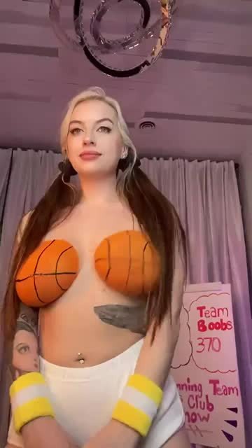Shared Video by Horny69xo with the username @Hornyslut69xo,  May 15, 2022 at 5:44 PM