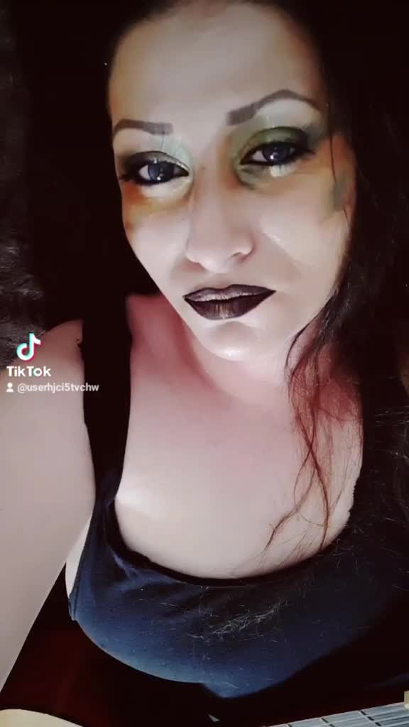 Video post by MissTenderPoison