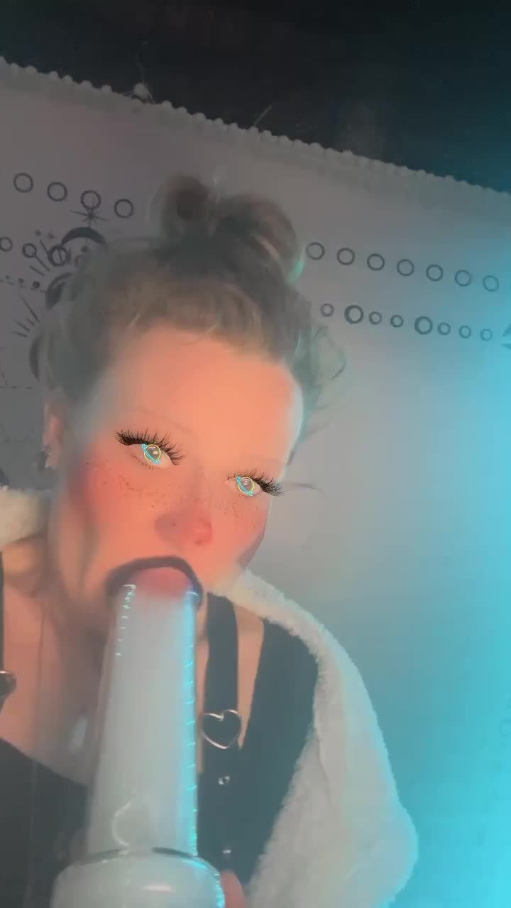 Video by Raven with the username @RavenAzarath, who is a star user,  July 5, 2023 at 12:06 PM. The post is about the topic Snapchat Clouds and the text says 'my content : mez.ink/spunxmewmew'