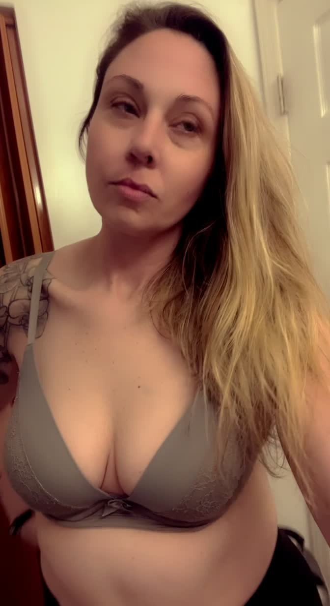 Video by Sugarbutt with the username @Sugarbutt, who is a verified user,  February 24, 2024 at 2:04 PM. The post is about the topic MILF and the text says 'Good Morning❤️'