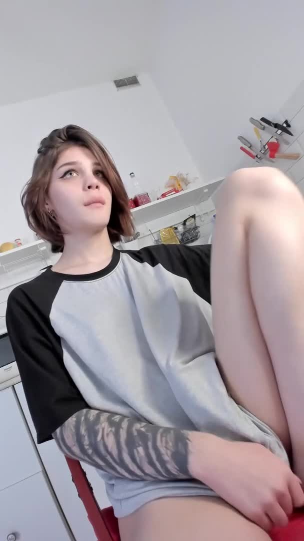 Shared Video by beautyhasnogender with the username @beautyhasnogender, who is a verified user,  April 2, 2024 at 1:18 AM and the text says 'Any one else suddenly feeling very, very hungry? I would dearly love to have breakfast with her..'