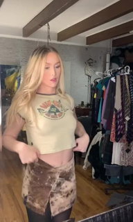 Shared Video by beautyhasnogender with the username @beautyhasnogender, who is a verified user,  June 17, 2024 at 5:28 PM. The post is about the topic Hot Gurls and the text says 'https://www.gurlcams.live/'