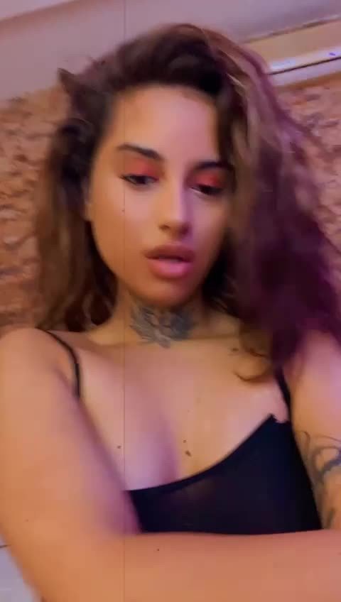 Video post by VivianaM00re
