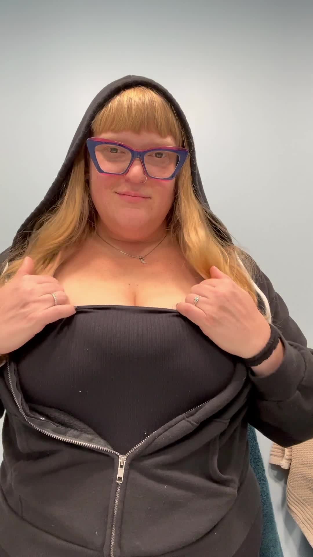 Video by TitsAndGigglez with the username @TitsAndGigglez, who is a verified user,  November 13, 2023 at 3:48 PM. The post is about the topic Sexy BBWs and the text says 'Get a squeeze #bbw #tits #boobs #cleavage'