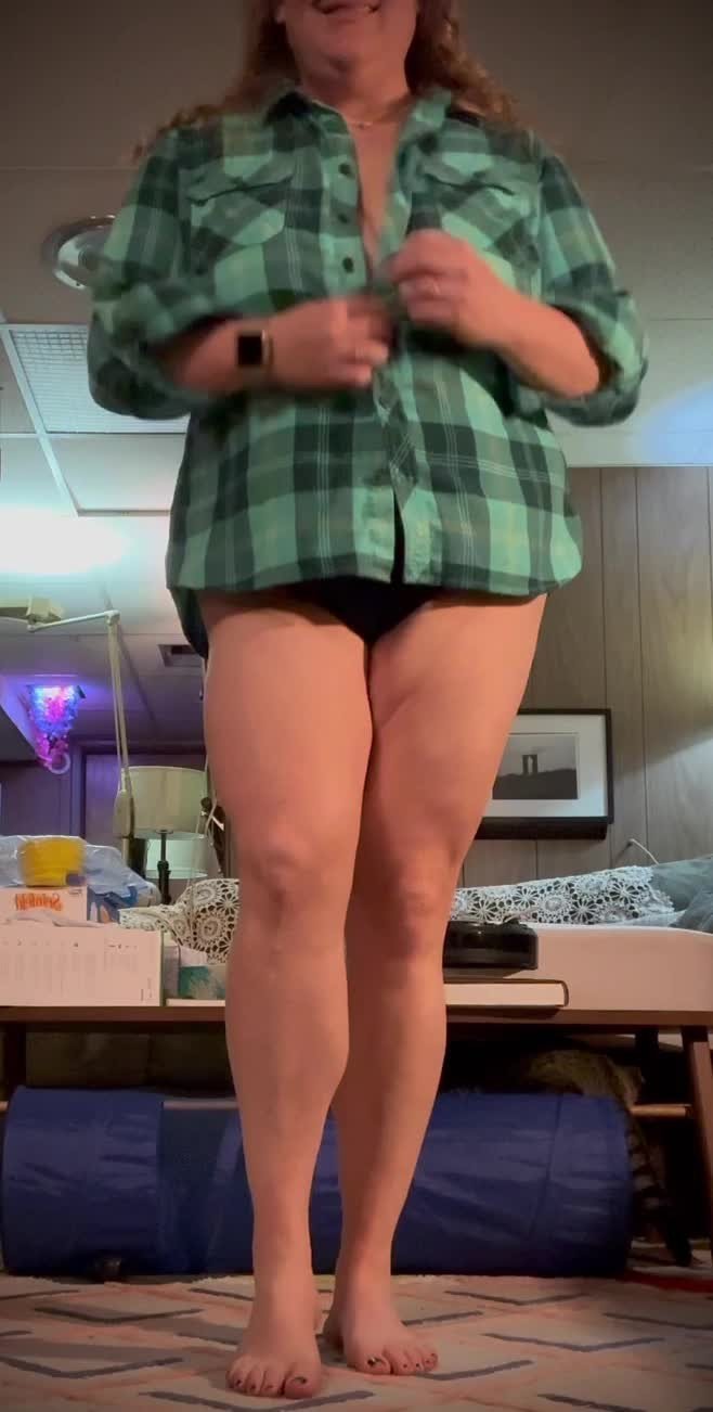 Video by TitsAndGigglez with the username @TitsAndGigglez, who is a verified user,  January 6, 2024 at 5:25 PM and the text says 'Sharing some full body for you all 👀 #bbw #tits #boobs #striptease'