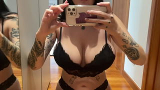 Video by NaughtySarah with the username @NaughtySarah,  July 10, 2024 at 8:43 AM. The post is about the topic Busty Chicks