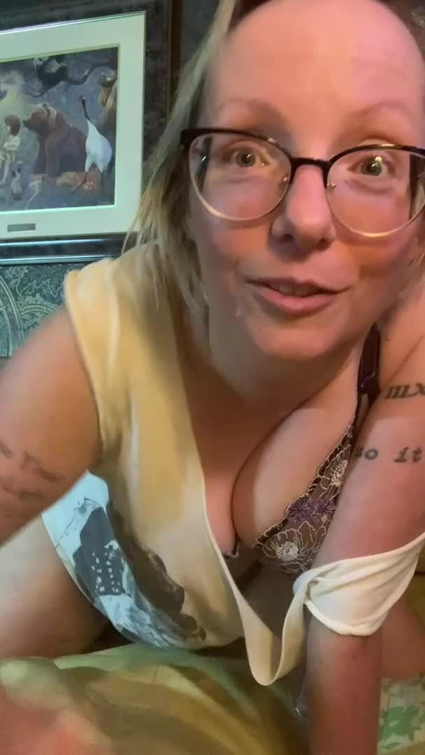 Video by Milf.Vanessa17 with the username @Milf.Vanessa17,  April 18, 2024 at 7:39 AM. The post is about the topic Curvy Curves