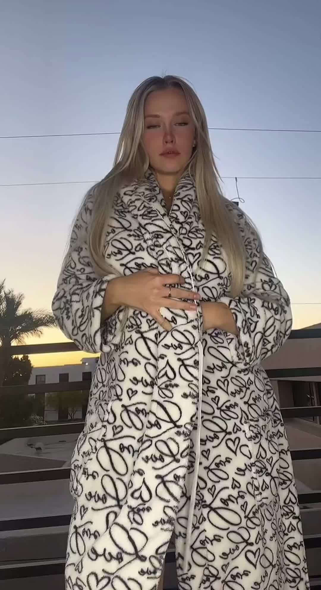 Video by Mother.Brandi9 with the username @Mother.Brandi9,  April 5, 2024 at 1:04 AM. The post is about the topic Busty Chicks