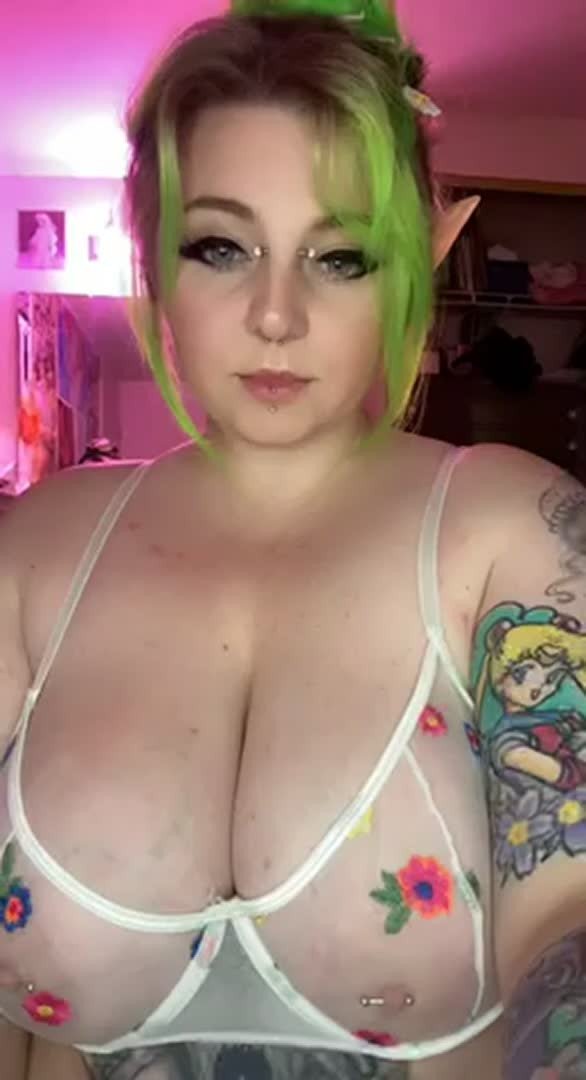 Video by EasyLaura with the username @EasyLaura,  April 8, 2024 at 2:47 AM. The post is about the topic Busty Petite