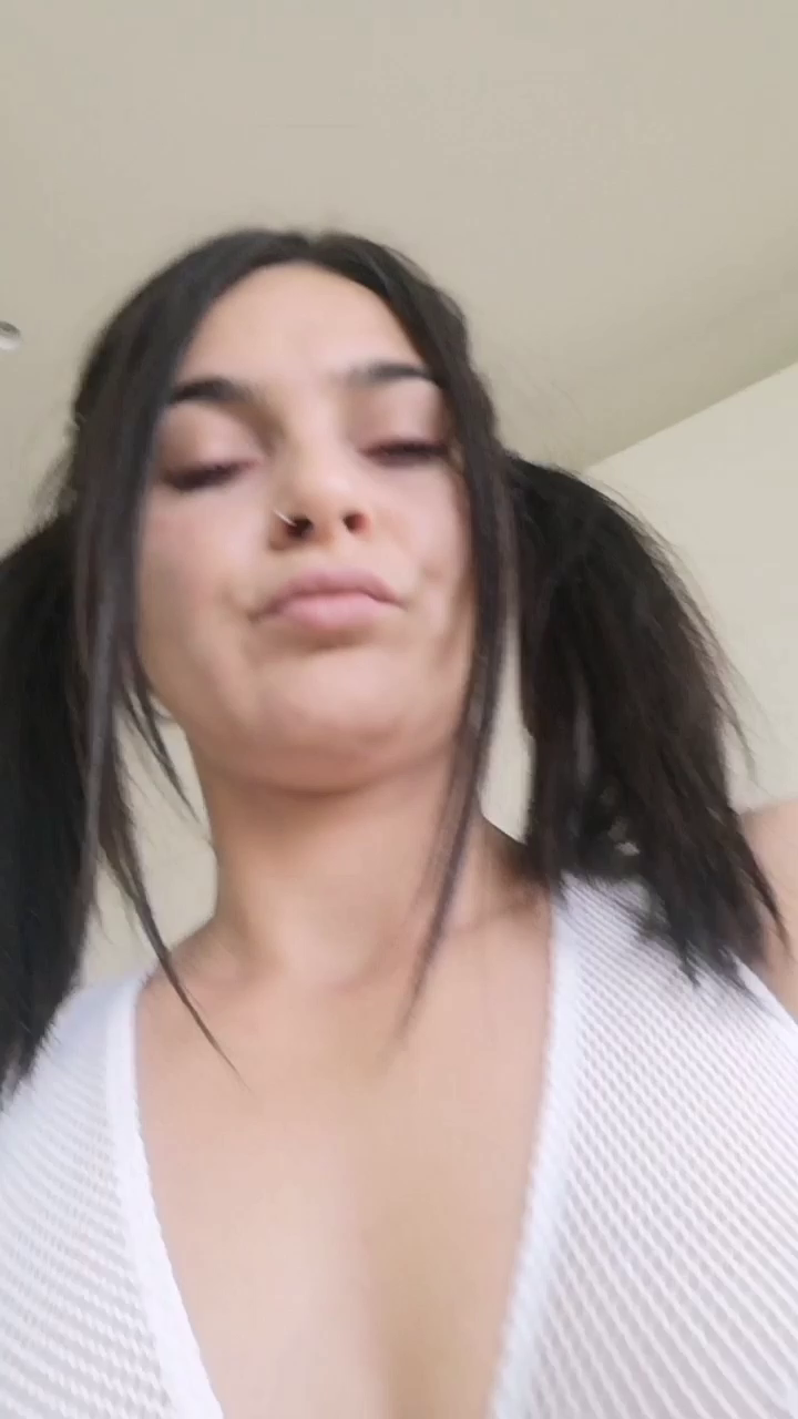 Video by Gia Chains with the username @GiaChains, who is a star user,  April 16, 2020 at 3:20 PM. The post is about the topic Videos Dance and the text says 'What the fuck am I doing😁😂But I like it🤗 I'm cute no? 😂'
