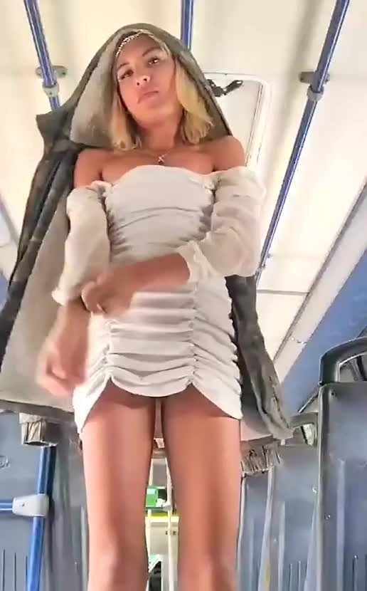 Video by SirinaDroll with the username @sirinadroll, who is a verified user,  June 10, 2023 at 3:45 AM. The post is about the topic Naked in public and the text says '#Desnuda en el bus'