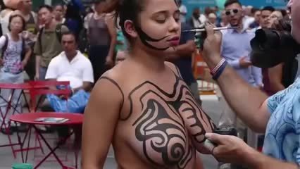 Busty Latina gets bodypainted in public