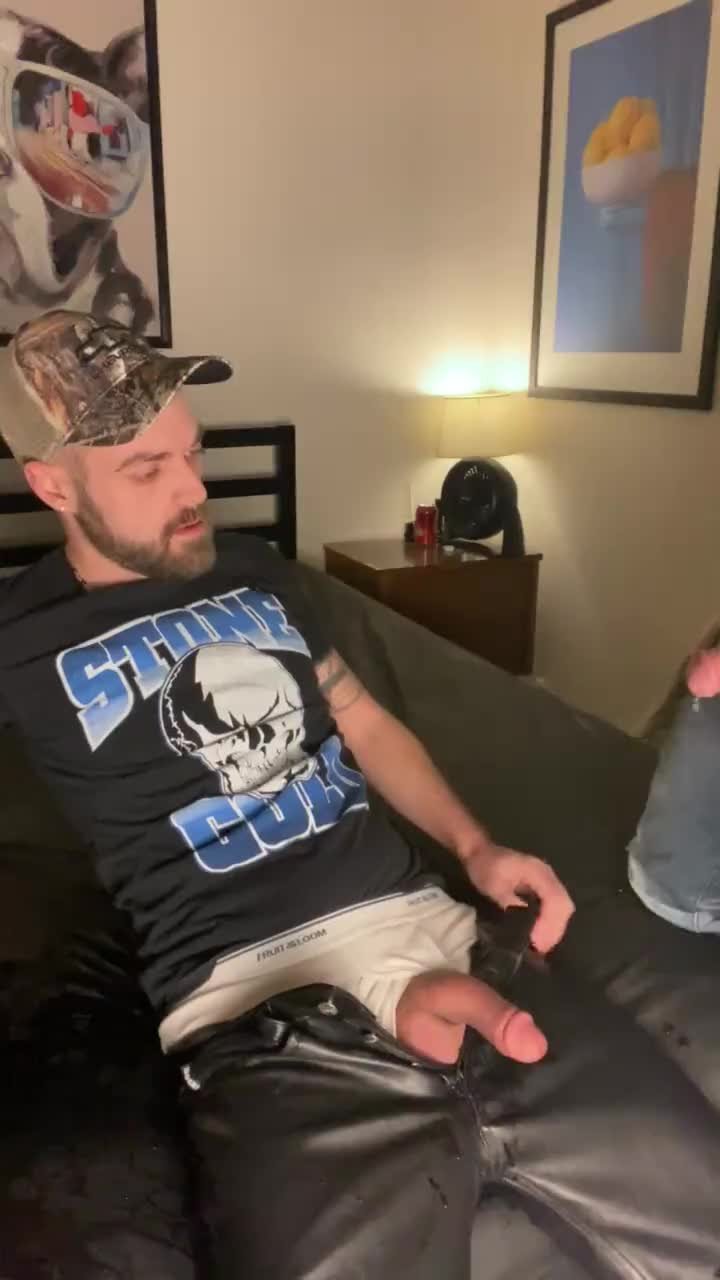 Shared Video by PissGuy with the username @Gaypissing, who is a verified user,  May 5, 2024 at 5:38 PM