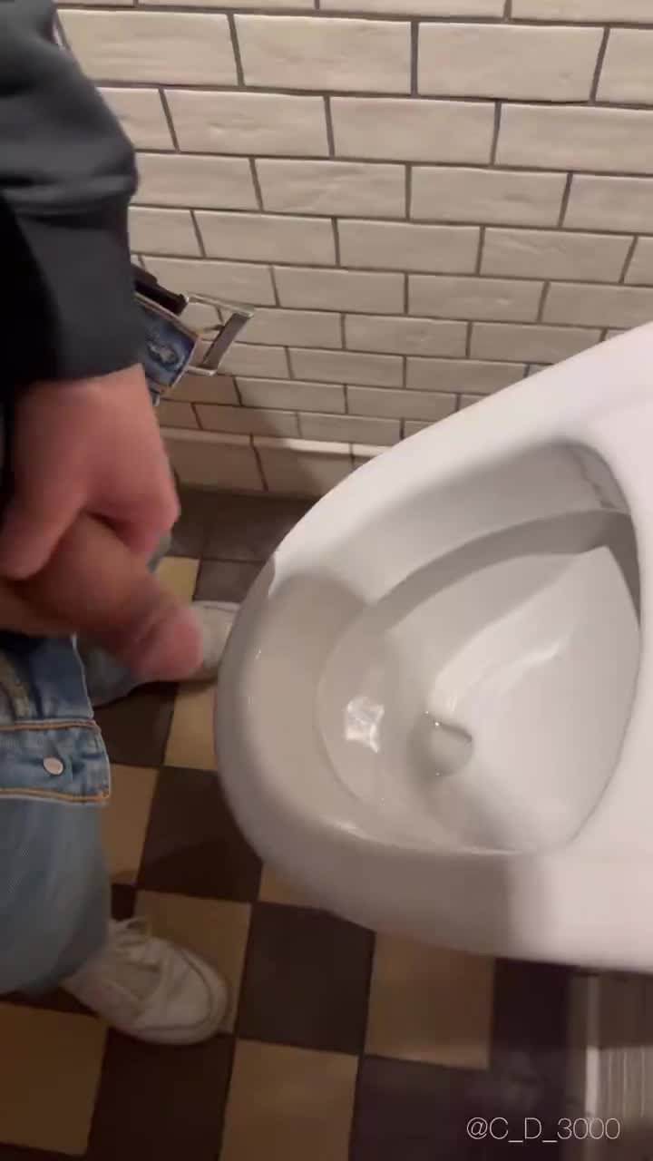 Shared Video by PissGuy with the username @Gaypissing, who is a verified user,  April 7, 2024 at 10:48 PM