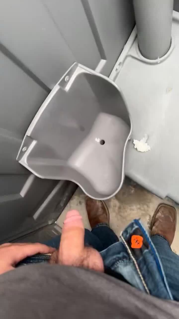 Shared Video by PissGuy with the username @Gaypissing, who is a verified user,  April 21, 2024 at 9:55 PM. The post is about the topic men pissing