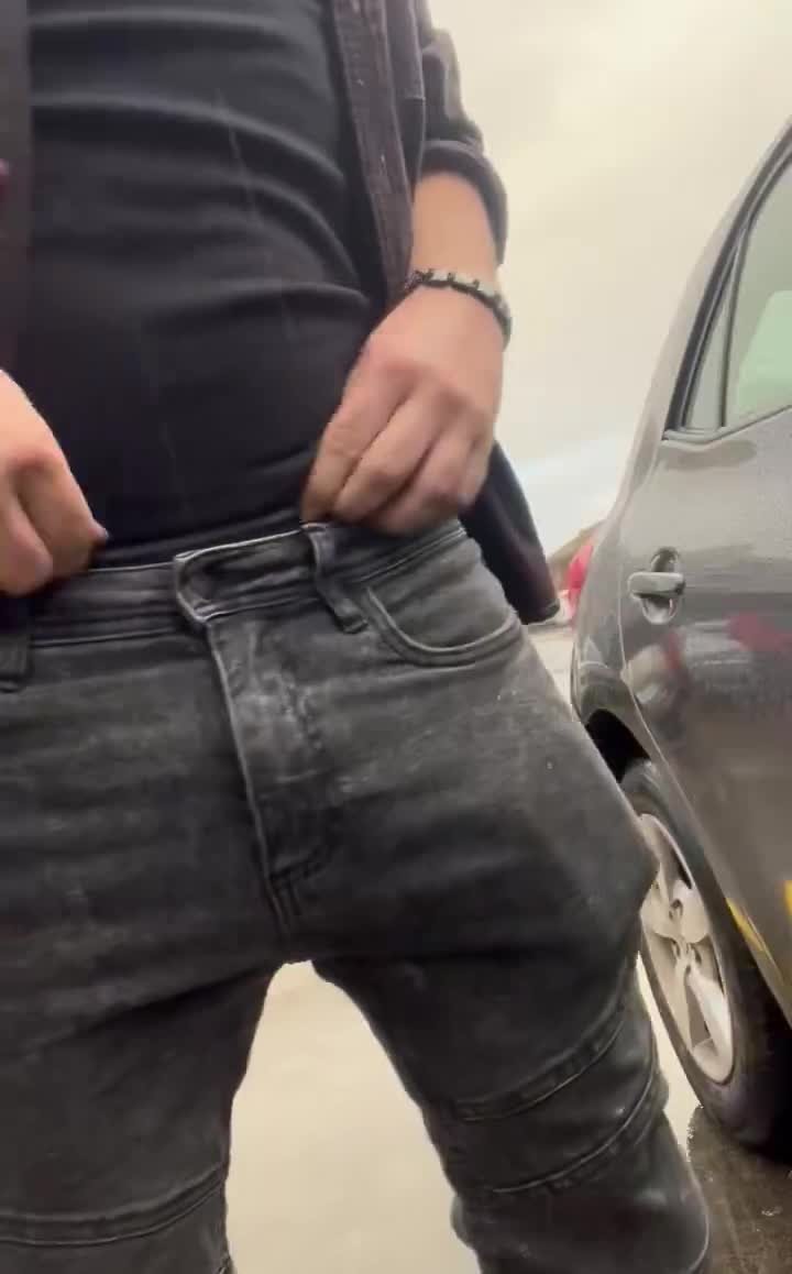 Shared Video by PissGuy with the username @Gaypissing, who is a verified user,  May 3, 2024 at 10:43 PM