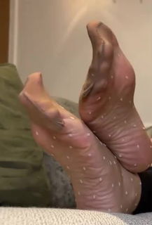 Shared Video by Pantyhose Feet with the username @PantyhoseFeet, who is a verified user,  August 28, 2024 at 12:13 PM. The post is about the topic Pantyhose