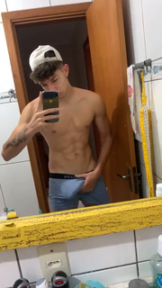 Video by queerfever with the username @queerfever, who is a brand user,  December 4, 2020 at 1:23 AM. The post is about the topic gay twinks and the text says 'Twink bulge'