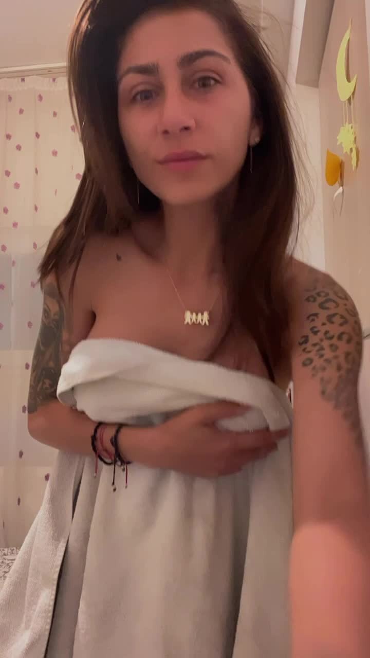 Video by Aysha Rosse with the username @AyshaRosse, who is a star user,  May 14, 2024 at 8:37 AM. The post is about the topic Tiktok xxx and the text says 'Wait for it... 🤣🤣🤣

How do you like me naked?'
