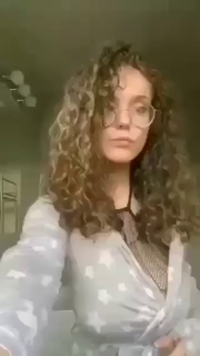 Video by AmsterdamRaven with the username @AmsterdamRaven,  March 26, 2020 at 5:58 PM. The post is about the topic MILF and the text says '#sexy #curly #beauty'