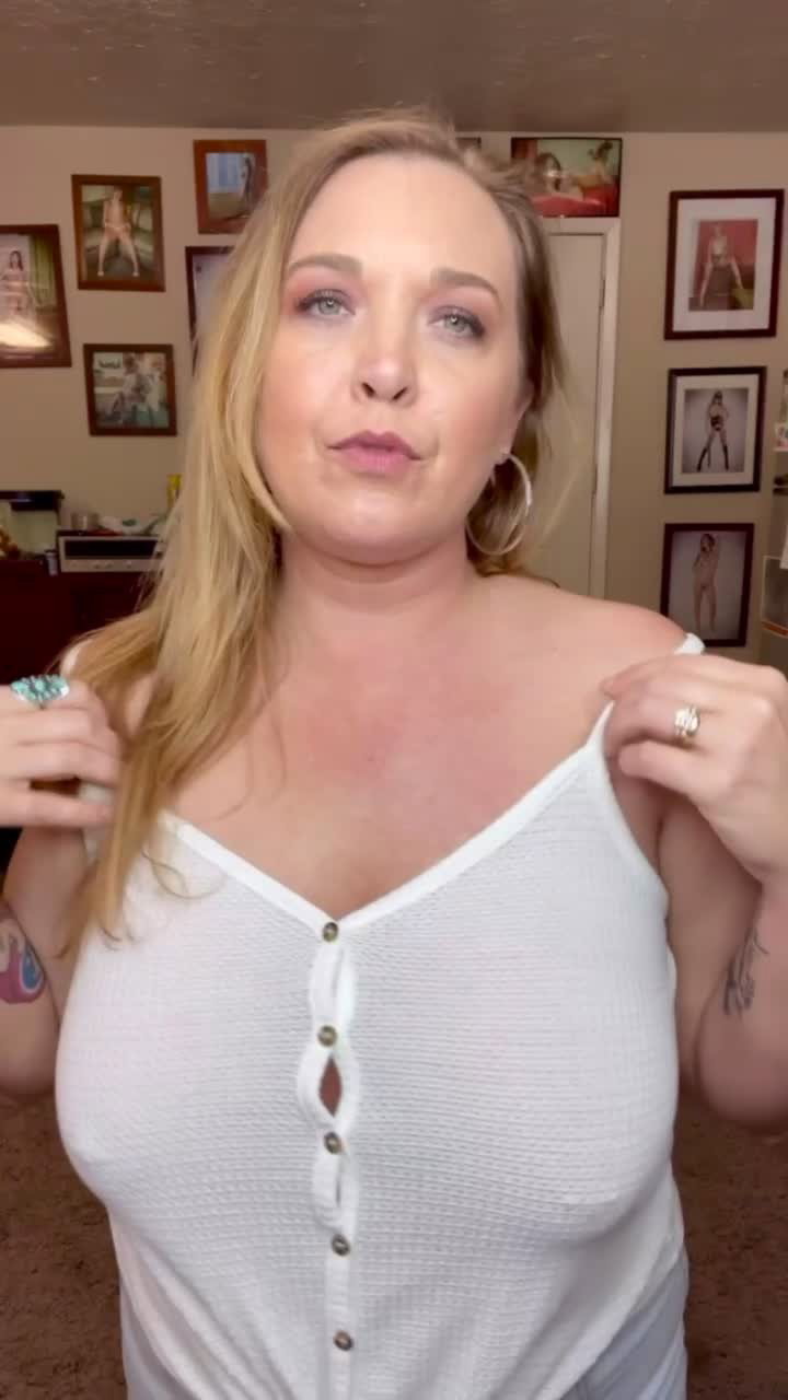 Video by Denise La Fleur with the username @deniselafleur, who is a star user,  May 20, 2022 at 9:47 PM. The post is about the topic Big Natural Boobs and the text says 'Happy Friday!!!…I hope you have a sexy-filled weekend!!! ( o Y o )'