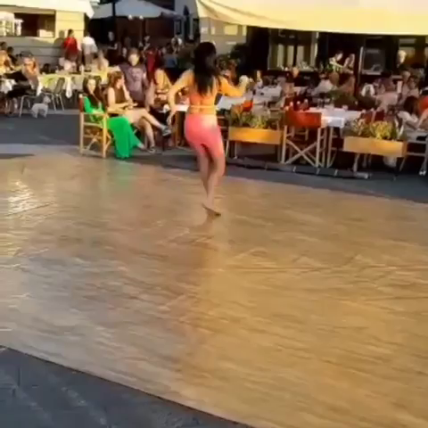 Video by sami with the username @sami40,  July 19, 2019 at 9:43 PM. The post is about the topic BellyDancing and the text says '#dance
#belly
#BellyDancing
#ArabicDance'