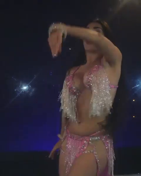 Video by sami with the username @sami40,  July 20, 2019 at 12:38 PM. The post is about the topic BellyDancing and the text says '#dance
#belly
#BellyDancing
#ArabicDance'
