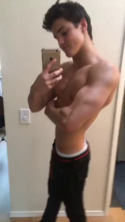 Video by garotosgostosos with the username @garotosgostosos,  April 9, 2019 at 7:11 AM. The post is about the topic Muscle Boys / Sarados / Musculosos and the text says 'Wow... I love his muscular body'