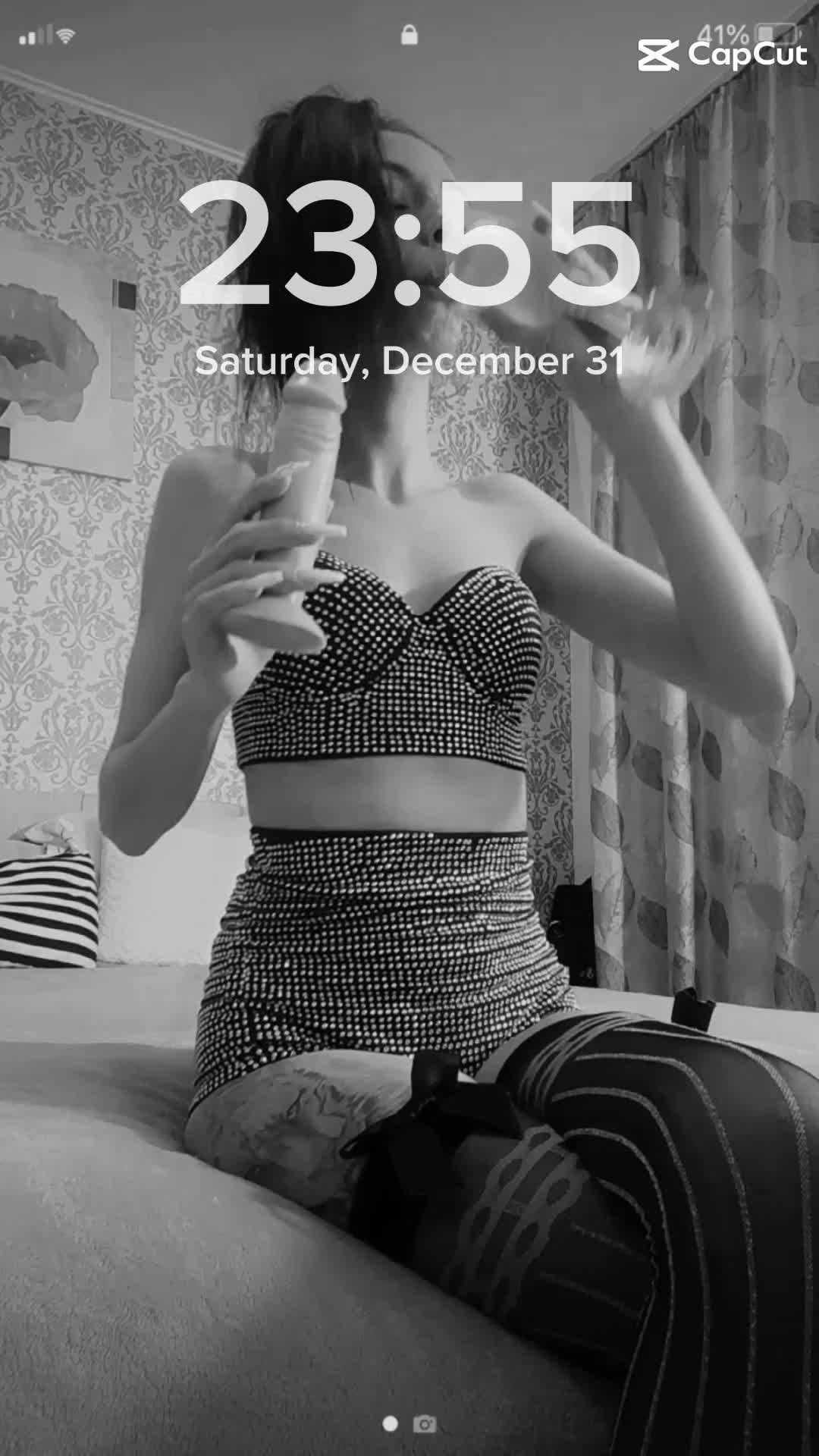 Video by CandieCross with the username @CandieCross, who is a star user,  January 1, 2023 at 2:01 PM and the text says 'Happy New Year !! Ready 2023 ❤❤🍾🥂🍾 #contentcreator #champagne #blowjob'