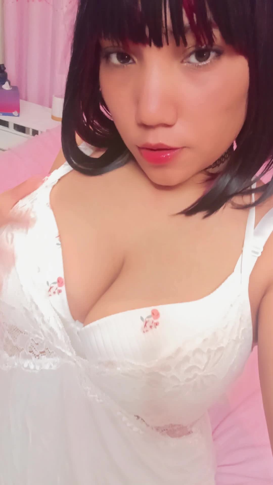 Video by Asian-Latina bombshell with the username @minalivesex, who is a star user,  March 28, 2024 at 11:24 PM and the text says 'hello, i am online now honey'