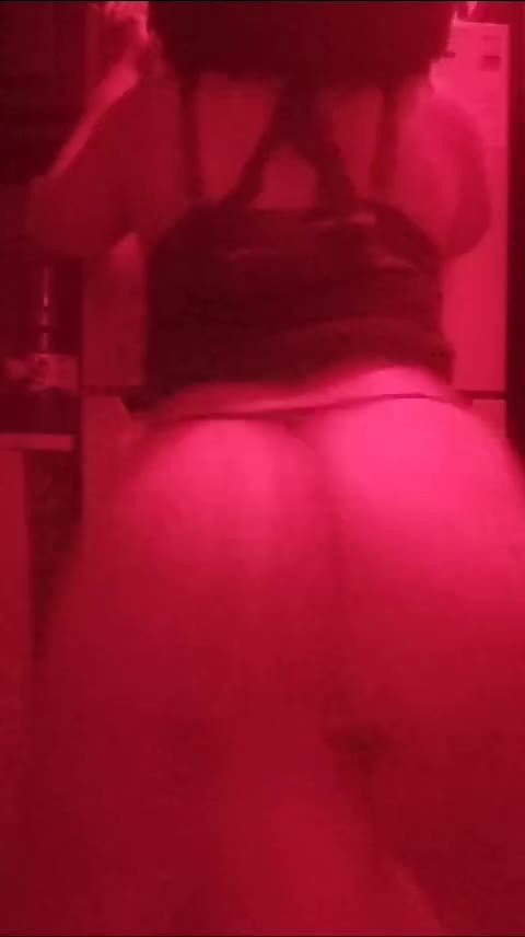 Video by Crismar with the username @crismarlivesex, who is a star user,  April 11, 2024 at 5:00 AM and the text says 'I love to dance and shake my ass like tonight.

do you like it ?'