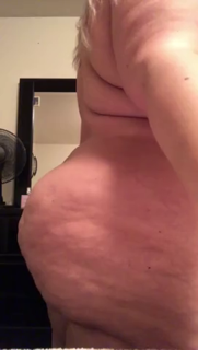 Video by xoxo6666 with the username @xoxo6666,  January 19, 2020 at 3:13 AM. The post is about the topic BBW and the text says 'pear bbw booty shaking'
