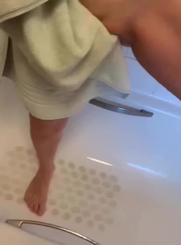 Shared Video by Kimthemilf with the username @Kimthemilf, who is a verified user,  February 8, 2021 at 7:47 AM