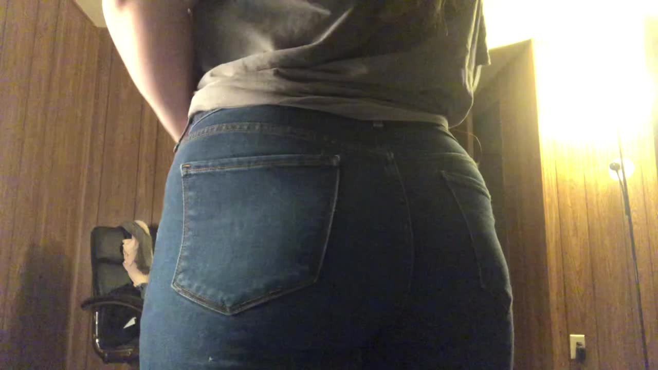 Video by middlelover with the username @middlelover,  March 7, 2021 at 1:48 AM. The post is about the topic Ass and the text says 'getting ready for work and felt frisky 😉😘'