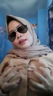 Video by Prythm with the username @Prythm,  February 1, 2020 at 9:37 PM. The post is about the topic Amateurs and the text says 'Hungry meat. #Tudung #Hijab #Niqab'