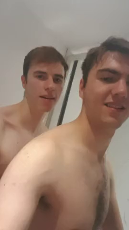 Video by Agentfl with the username @Agentfl,  January 4, 2020 at 3:29 PM. The post is about the topic Gay Porn and the text says 'Bare in der Dusche'